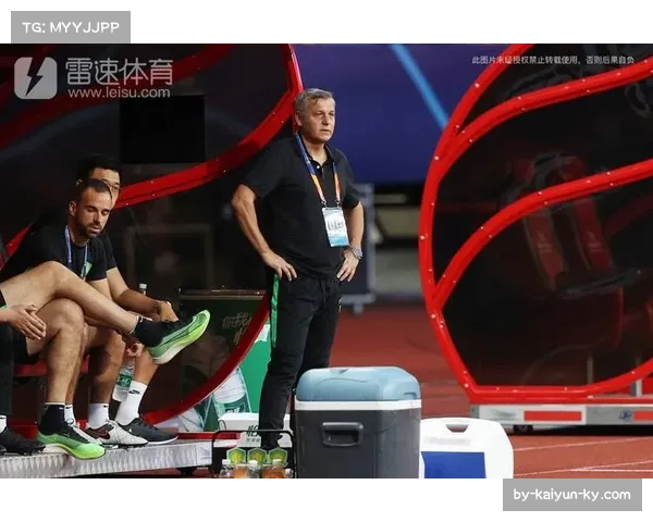 热内西奥中场拦截体系面临考验，里尔双后腰配置应对欧战压力